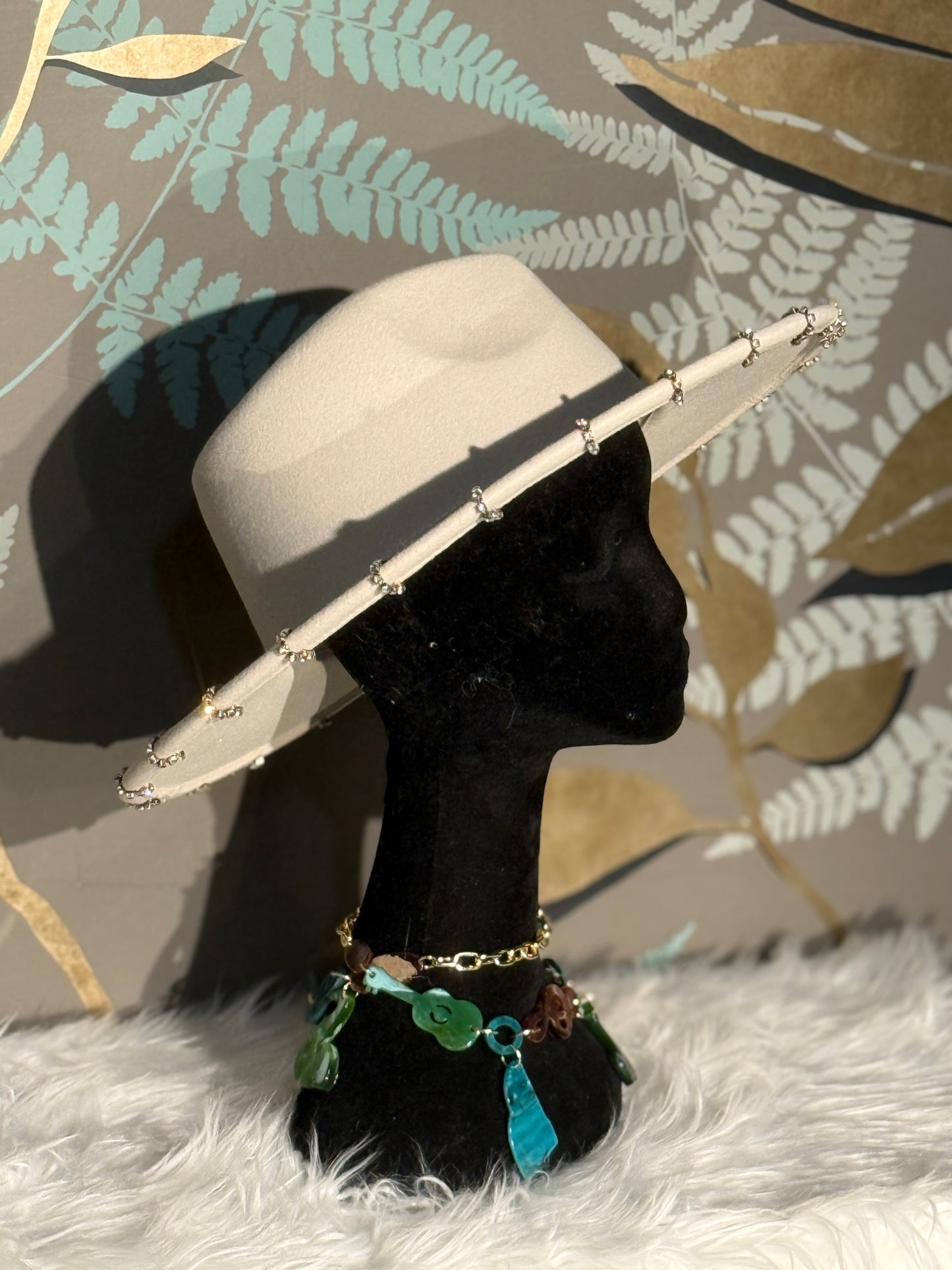 Cappello bianco con strass