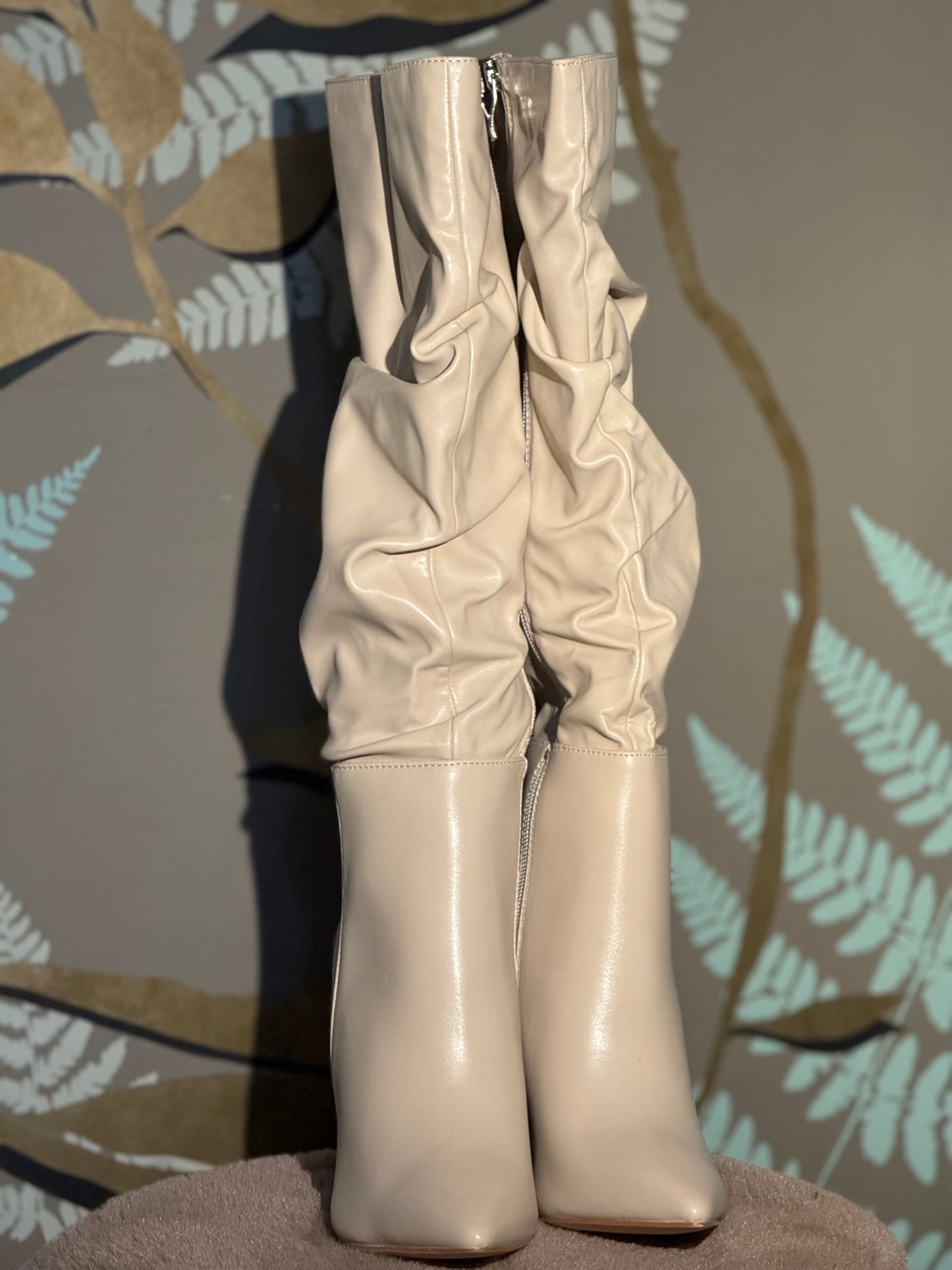 stivale alto tacco beige