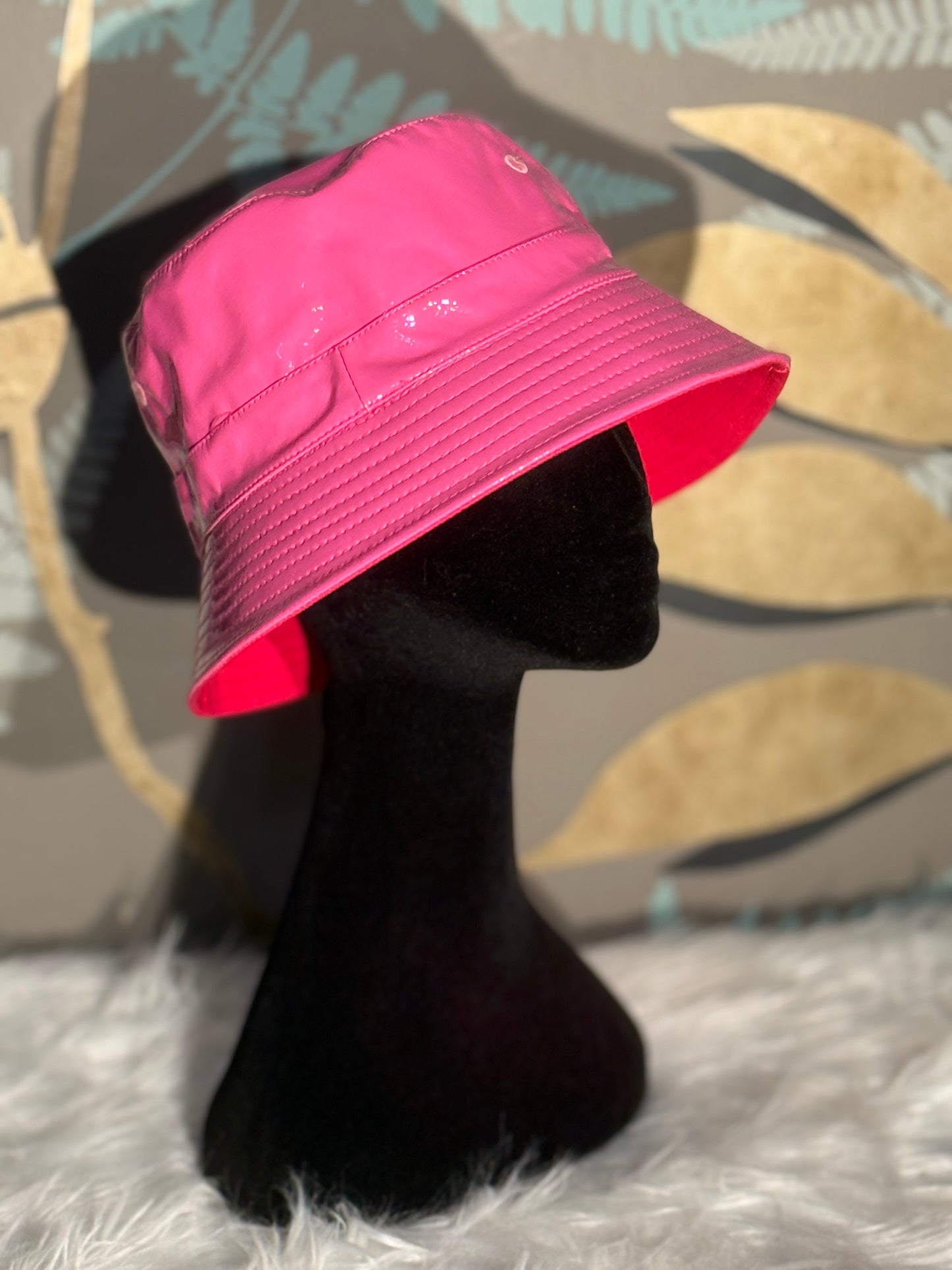 Cappello da pioggia fucsia