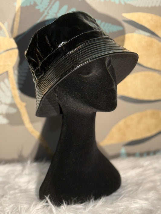 Cappello da pioggia nero