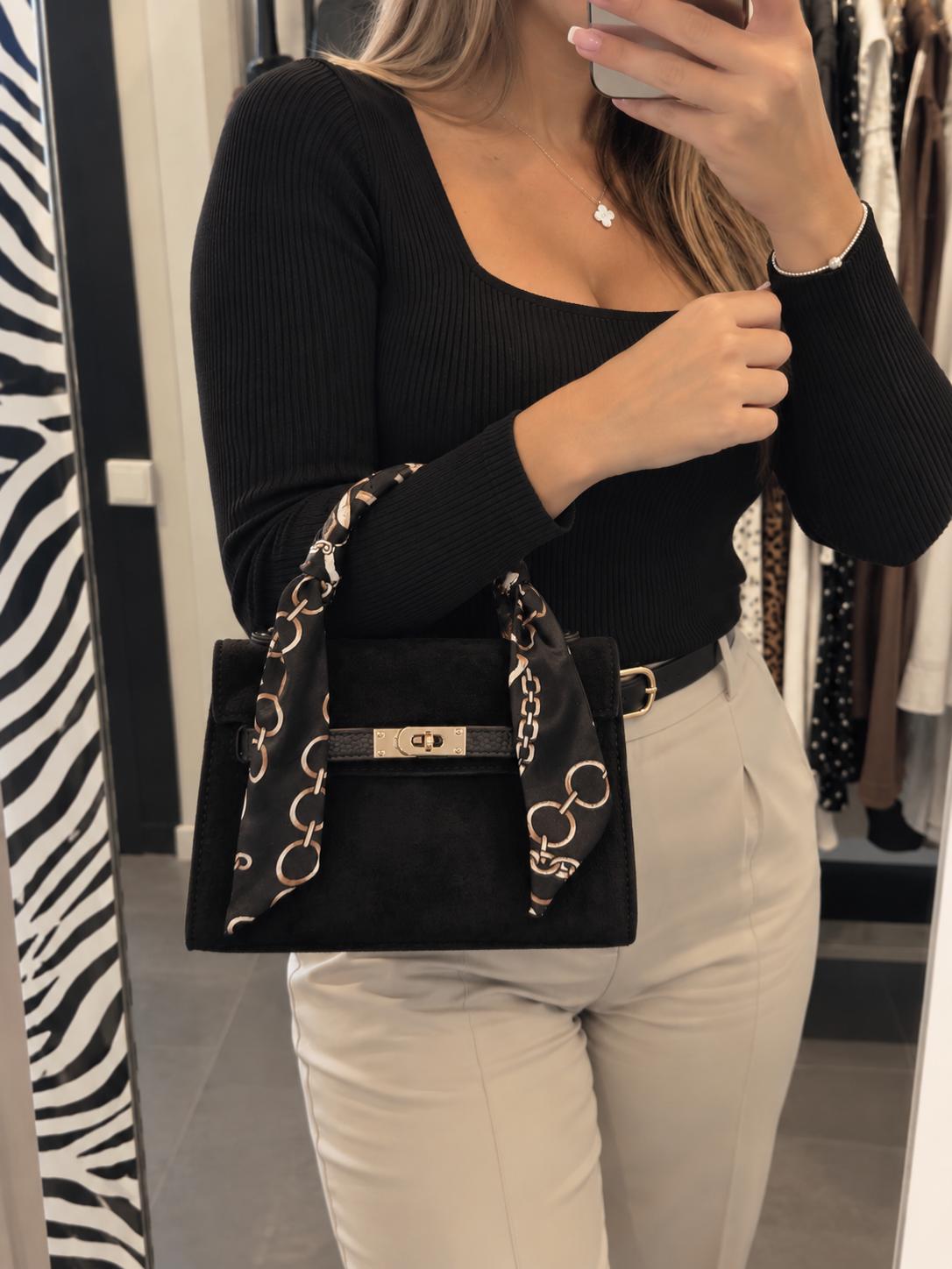 Borsa mod helly