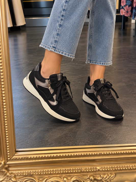 Sneakers nera con cerniera