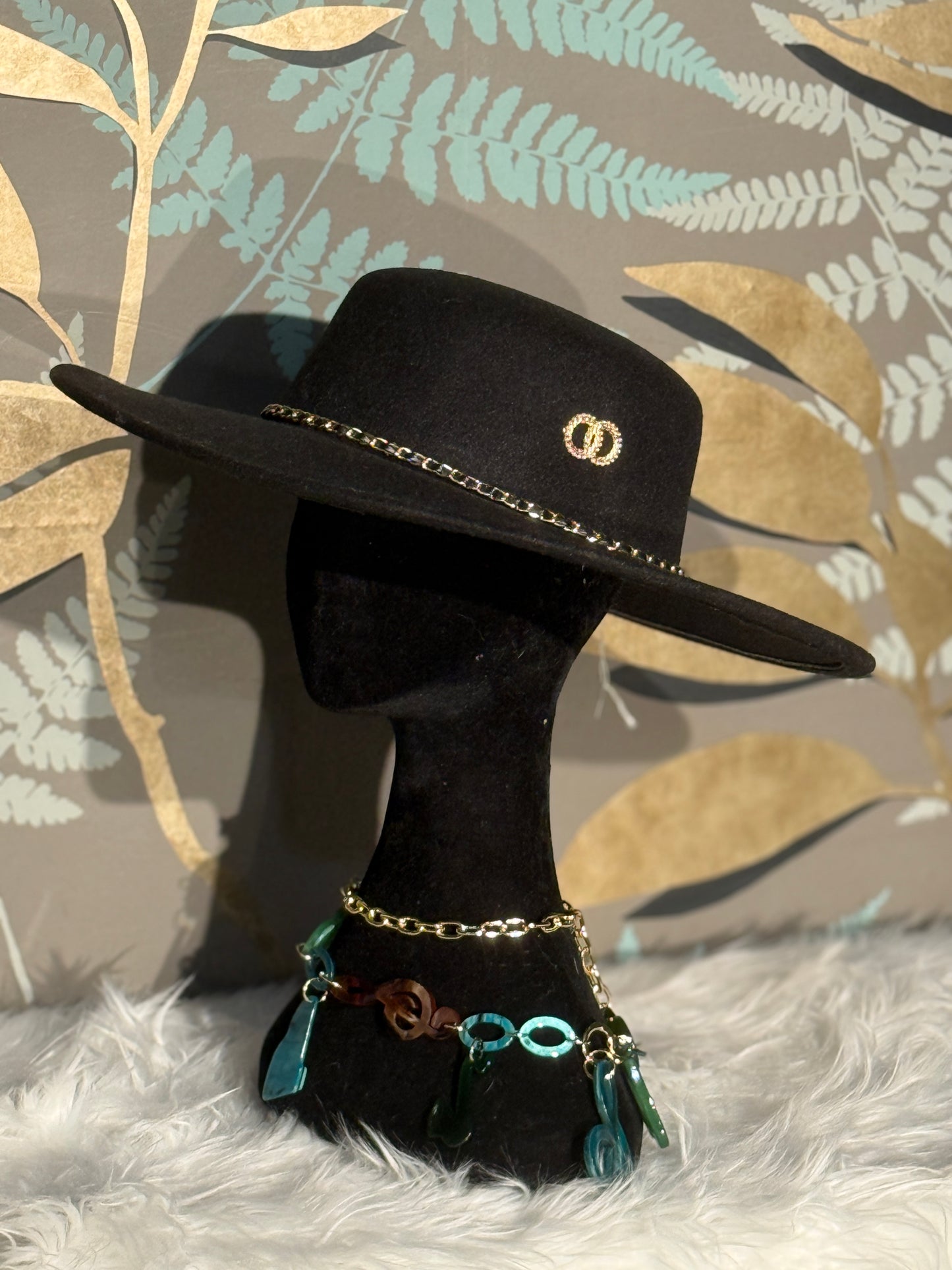 Cappello nero mod Chanel