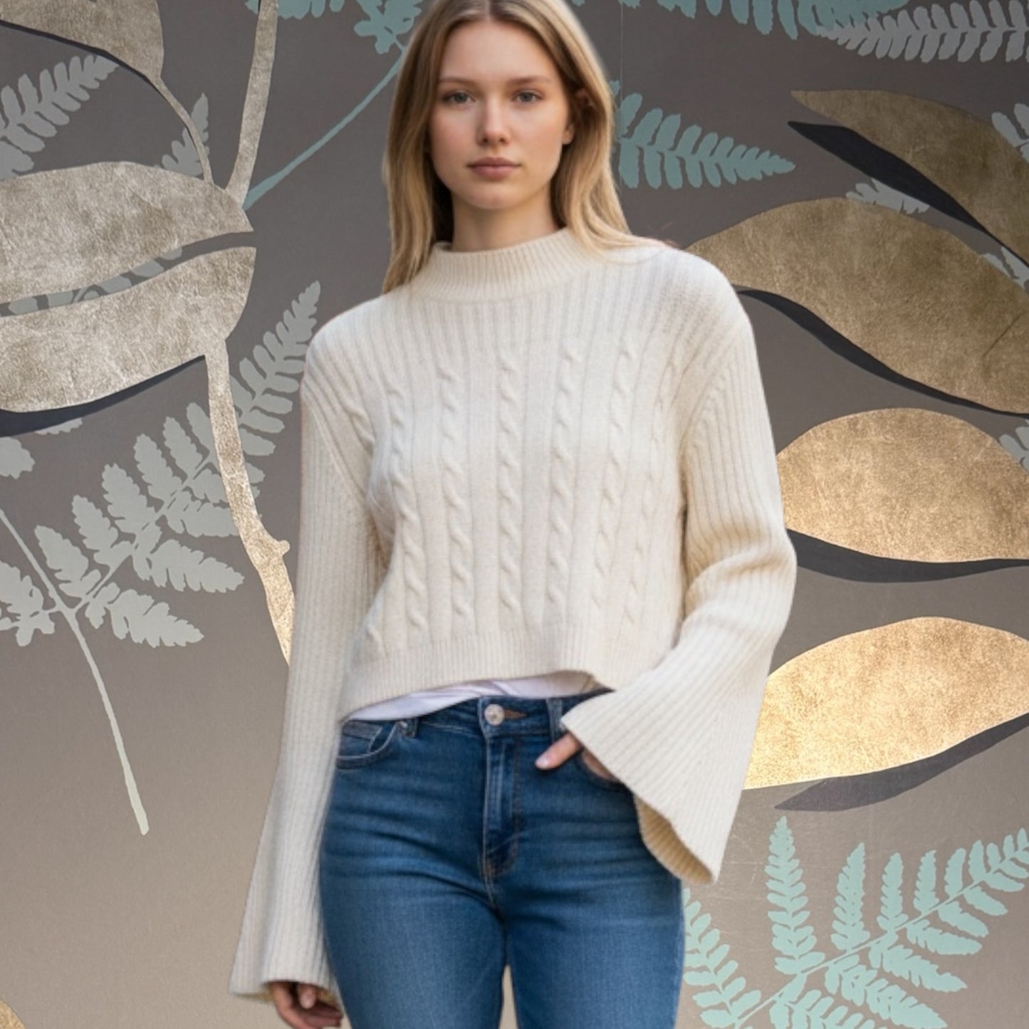 Maglione corto manica svasata