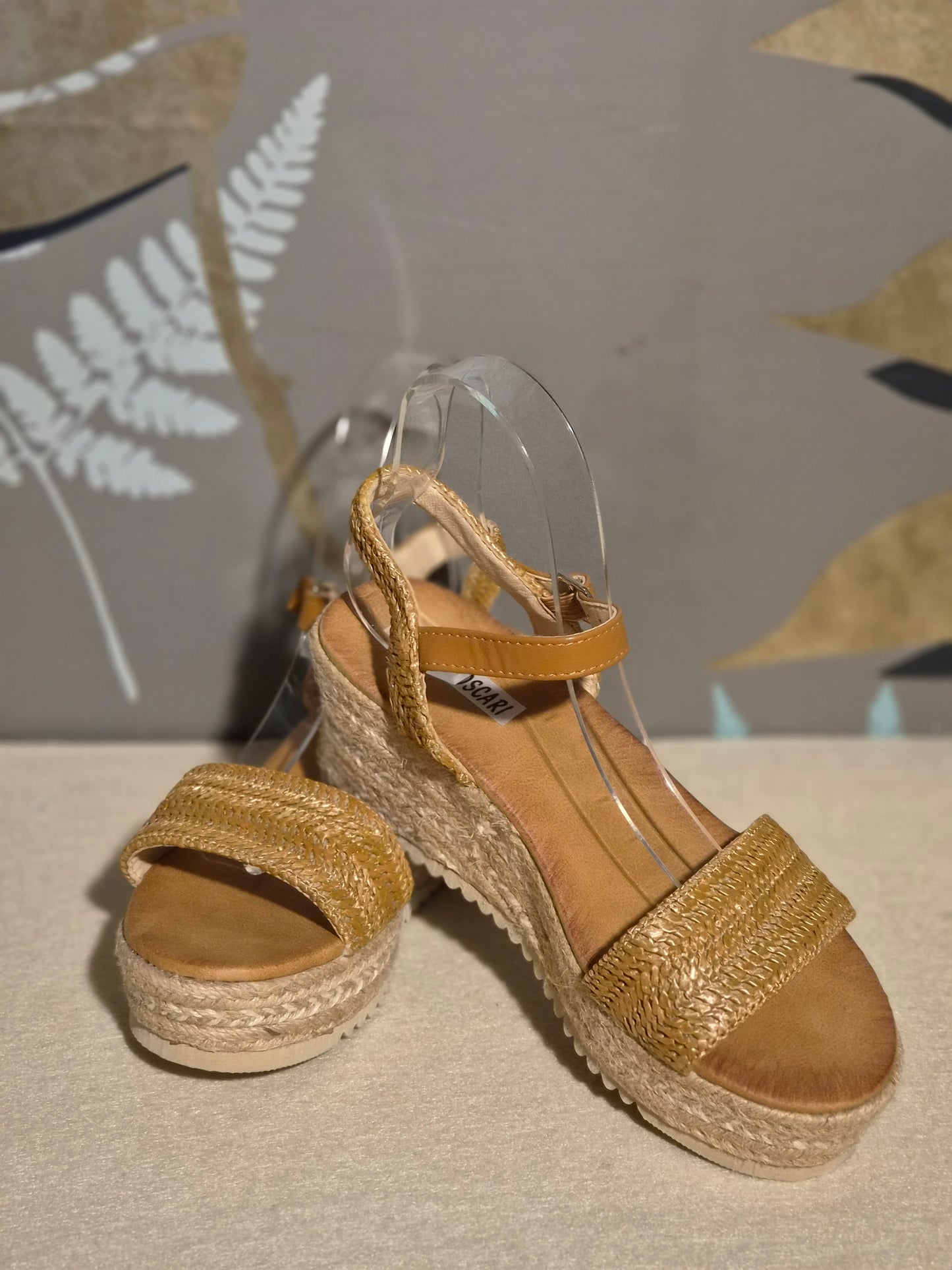 Sandalo zeppa raffia